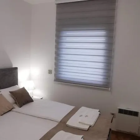 Sa Dvoristem Modesty *