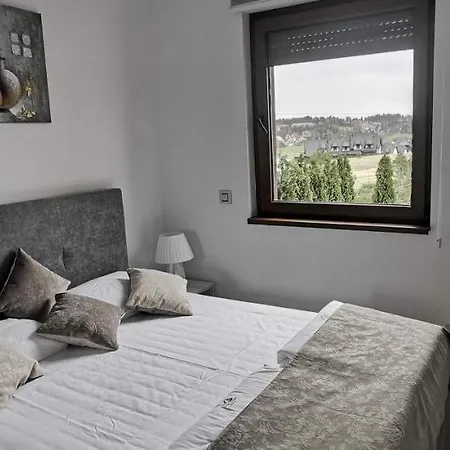 Sa Dvoristem Modesty