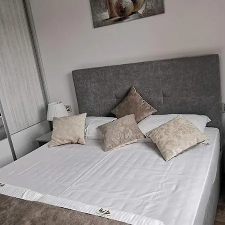 Sa Dvoristem Modesty *