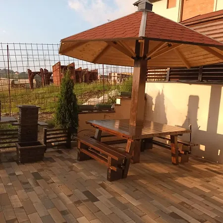 Sa Dvoristem Modesty Zlatibor