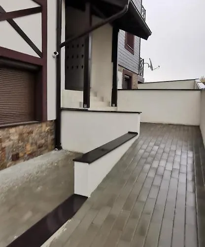 Sa Dvoristem Modesty Zlatibor